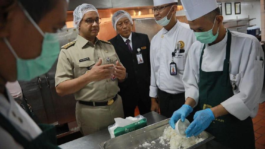 Anies menyebutkan Pemprov DKI Jakarta mengumpulkan 1 kerbau, 139 sapi, dan 306 kambing.