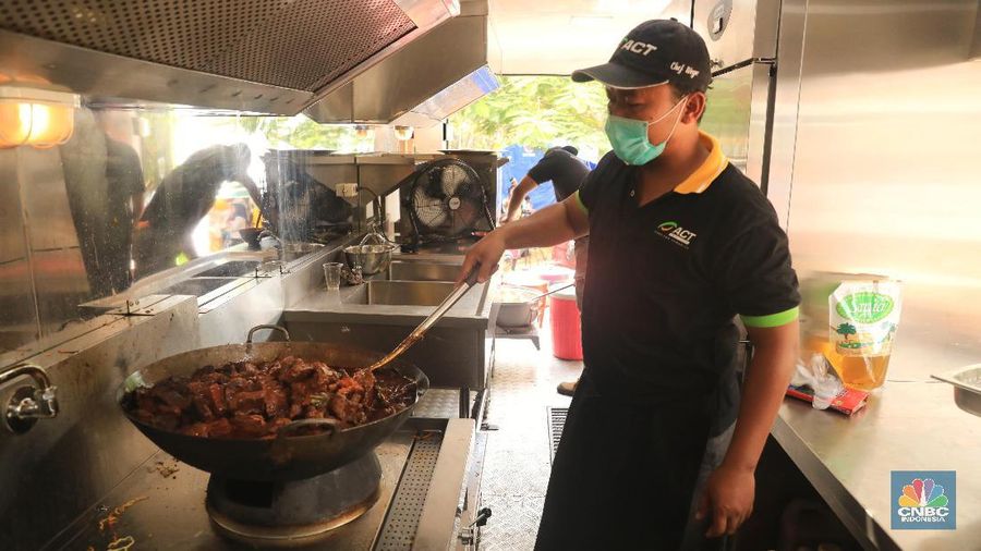 Daging olahan siap saji itu dibagikan ke 9 kelurahan lokasi kumuh berat