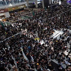 Hong Kong Membara, Bursa Saham Asia Ditinggal Investor