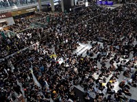 Hong Kong Membara! IHSG Bakal Bergerak Melemah