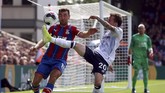 Crystal Palace dan Everton gagal mencetak gol dalam pertandingan yang berlangsung di Stadion Selhurst Park, Sabtu (10/8). (Nigel French/PA via AP)