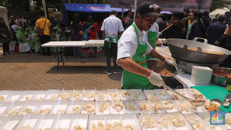 Daging olahan siap saji itu dibagikan ke 9 kelurahan lokasi kumuh berat