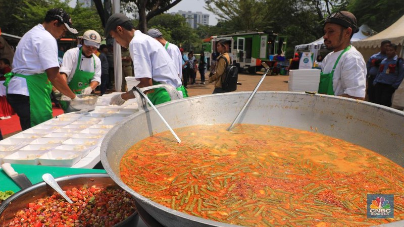 Daging olahan siap saji itu dibagikan ke 9 kelurahan lokasi kumuh berat