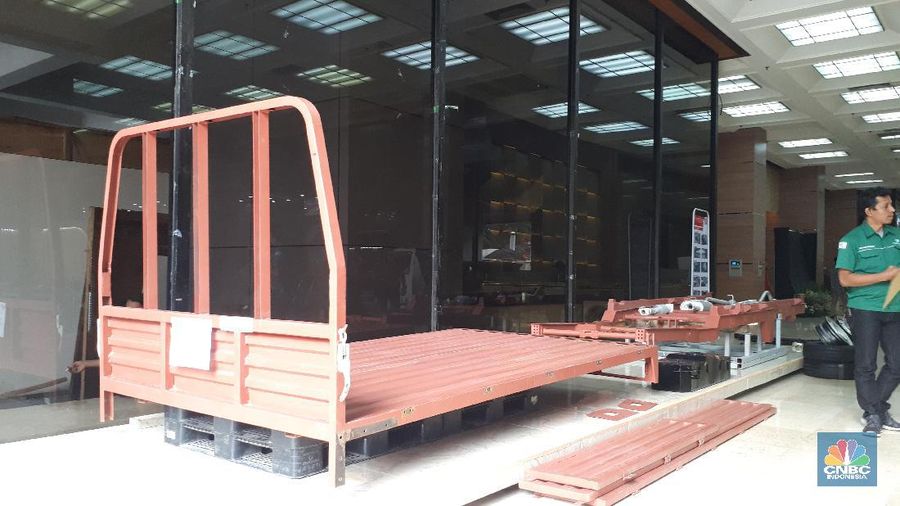 Komponen-komponen mobil Esemka terlihat dipajang di area pameran dan 3 stan yang disediakan Kemenperin.