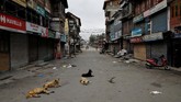 PM Narendra Modi menyatakan alasan mencabut aturan itu karena dianggap menghambat penyatuan Kashmir ke dalam India. Para tokoh di Kashmir justru menentang keputusan itu dan memperingatkan hal ini bisa memicu kawasan itu kembali bergolak. (REUTERS/Danish Siddiqui)