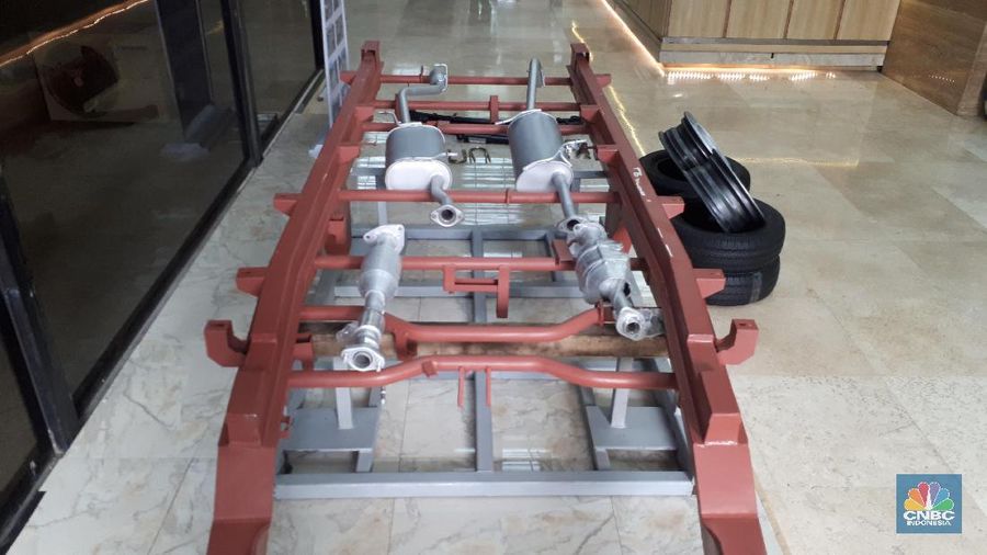 Komponen-komponen mobil Esemka terlihat dipajang di area pameran dan 3 stan yang disediakan Kemenperin.