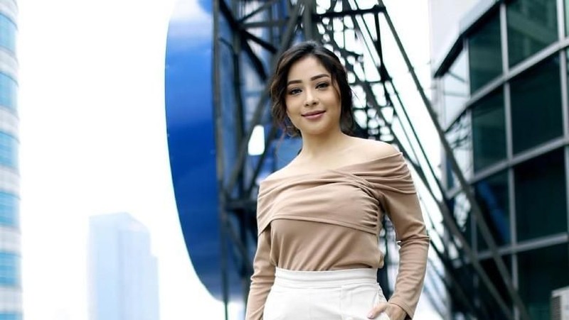 Kaya, cantik dan berprestasi tampaknya berada di genggaman beberapa artis muda tanah air.