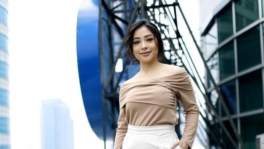 Berikut adalah mobil-mobil mewah milik artis wanita RI