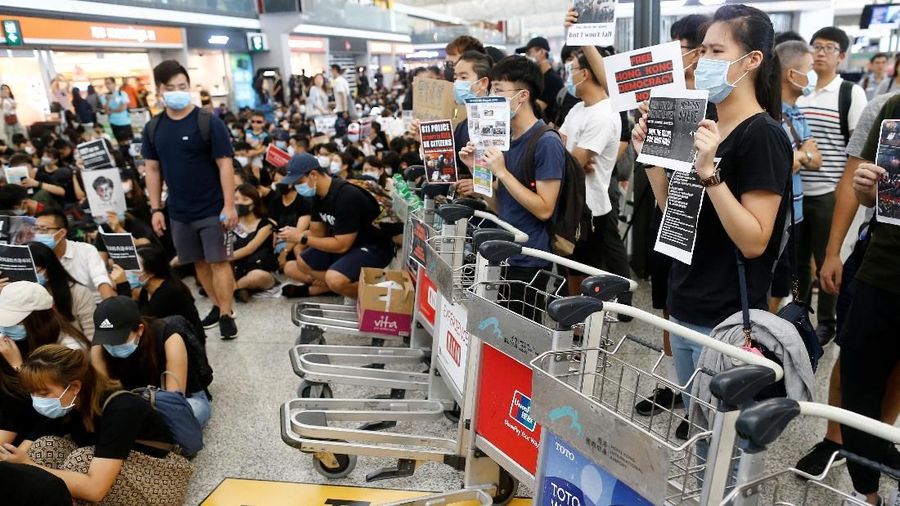 Sebagian besar pengunjukrasa yang beraksi di demo Hong Kong adalah orang berpendidikan.