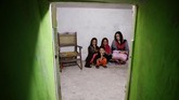 Pemerintah Pakistan melarang penayangan semua film India, atau kerap dikenal dengan julukan Bollywood, di bioskop dan televisi seluruh negeri, sebagai dampak konflik Kashmir. (REUTERS/Saiyna Bashir)