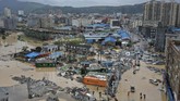 Sebagian wilayah timur China porak poranda setelah Topan Lekima menerjang menewaskan total 49 orang. (Zhejiang Daily via REUTERS)