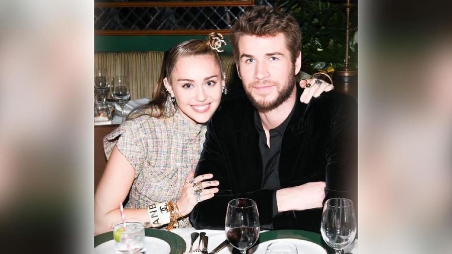 Hubungan Miley Cyrus dengan Liam Hemsworth berakhir. Keduanya telah mengakhiri pernikahan mereka yang baru berusia seumur jagung (8 bulan).