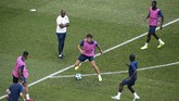 Marcos Alonso dan kawan-kawan berhak tampil di Piala Super Eropa setelah musim lalu menjadi kampiun Liga Europa dengan mengalahkan Arsenal 4-1. (AP Photo/Lefteris Pitarakis)