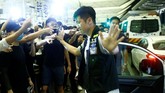 Polisi juga menyatakan aksi massa sudah sangat mengganggu aktivitas orang-orang yang hendak pergi dan datang di Hong Kong. Sebanyak enam orang ditahan dalam kejadian semalam. (REUTERS/Thomas Peter)
