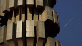 Pengamatan terbaik di daerah minim cahaya, cuaca cerah, terhindar dari pohon dan gedung. (REUTERS/Dado Ruvic)