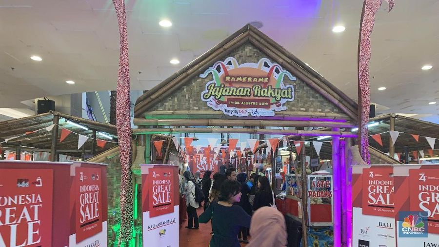 Penjualan ritel kembali tumbuh positif pada Juli. Pada Agustus, penjualan ritel diperkirakan bakal lebih baik lagi.
