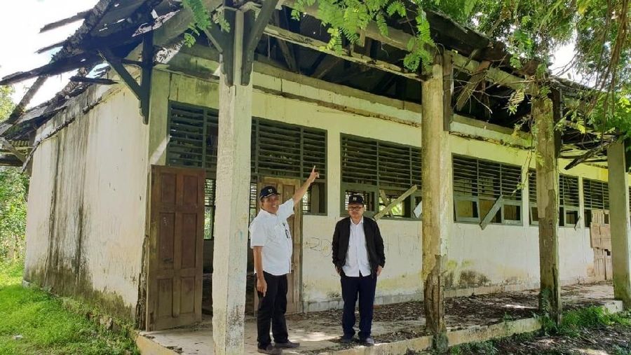 Kementerian Pekerjaan Umum dan Perumahan Rakyat (PUPR) bakal memperbaiki 2.002 bangunan sekolah (SD, SMP dan SMU) dan 195 madrasah