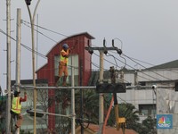 Waduh! Pekerja ini Bekerja Tanpa Alat Pelindung