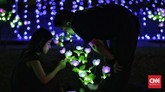 Selain replika tokoh-tokoh pejuang kemerdekaan, ada juga replika kapal yang dijadikan sebagai tempat pertunjukan musik, jembatan cahaya dan beraneka ragam replika bunga yang dihiasi dengan lampu warna-warni.