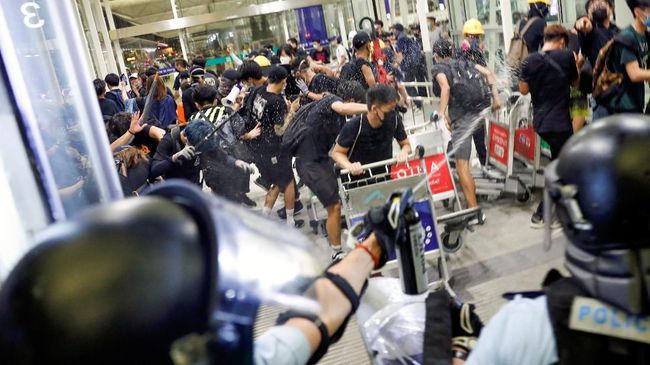 WNI yang Juga Jurnalis Tertembak Peluru Karet di Hong Kong