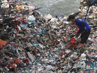 Ampun Deh! Ada Apa RI Kok Sampah Saja Sampai Impor?