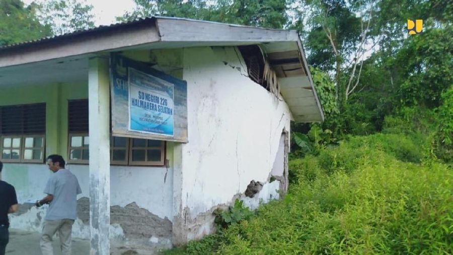 Kementerian PUPR bakal memperbaiki 2.002 bangunan sekolah (SD, SMP dan SMU) dan 195 madrasah (Ibtidaiyah, Tsanawiyah dan Aliyah) di seluruh Indonesia.