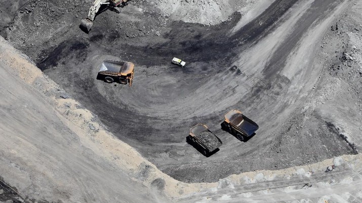 Harga acuan batu bara RI kian anjlok masuk bulan Oktober, tembus di bawah level US$ 64,8 per ton 