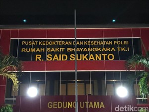 Jenazah Korban Kecelakaan Maut Km 58 Tol Japek Dipindah ke RS Polri
