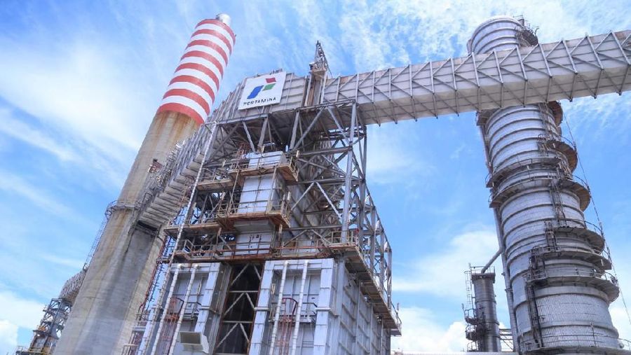 Tim Pertamina secara sigap melakukan pemadaman api yang terjadi di area jalur pipa Kilang RU V Balikpapan. Pemadaman dilakukan dalam kurun waktu sekitar 3 jam dengan menggunakan 4 unit pemadam kebakaran dan 1 unit trailer foam.

Pasca kebakaran yang terjadi di salah satu jalur pipa, Kilang Balikpapan tetap beroperasi. Pertamina menjamin suplai BBM dan LPG untuk Terminal BBM di wilayah Kalimantan dan sebagian kawasan Indonesia Timur tetap aman. Kilang Balikpapan berkapasitas produksi  260.000 barrel/hari.** (dok Pertamina)