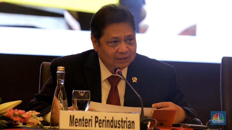 aturan IMEI resmi ditandatangani hari ini oleh Menteri Perdagangan, Menteri Komunikasi dan Informatika dan Menteri Perindustrian. Aturan ini berlaku April 2020.