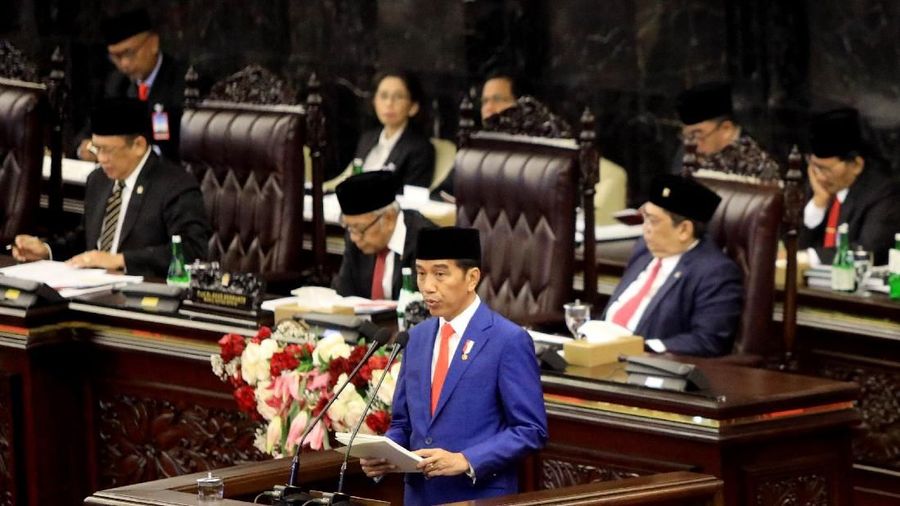 Jokowi menghimbau masyarakat untuk bersyukur atas nikmatnya pertumbuhan ekonomi Indonesia yang di atas 5%.