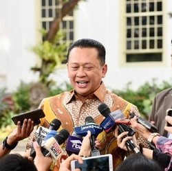 Ke Jokowi, DPR Ngotot RKUHP Diteken: 7 Presiden Gak Kelar