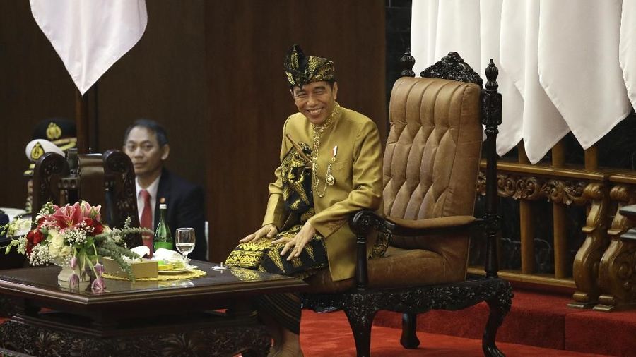 Gubernur Jawa Barat Ridwan Kamil sore ini mendatangi kediaman Presiden Joko Widodo (Jokowi) di Istana Kepresidenan Jakarta
