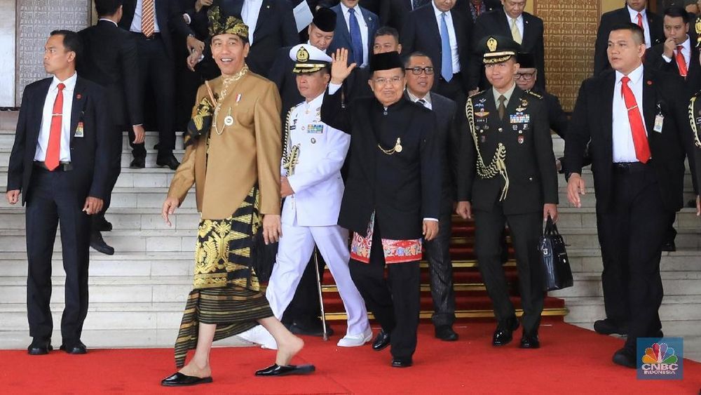 Kumpulan Gaya Jokowi dalam Beragam Pakaian Adat Nusantara ...