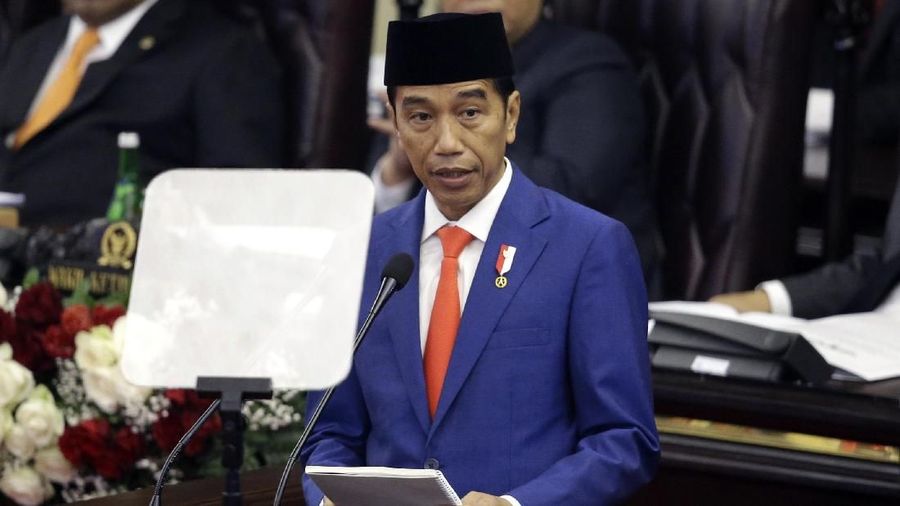 Presiden Jokowi menyatakan pemerintah tetap akan memberikan gaji dan pensiun ke 13 serta THR.