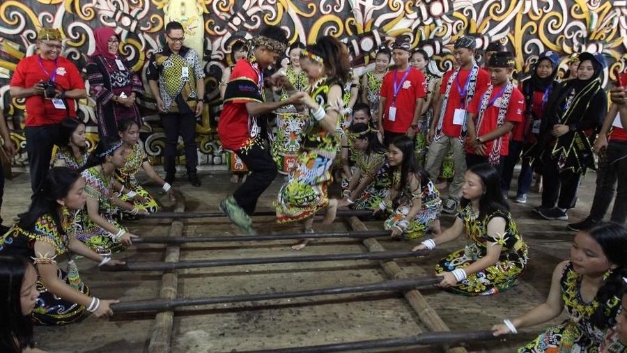 BNI mengajak pelajar dari Jawa Barat untuk mengunjungi Rumah Kreatif BUMN (RKB) yang berada di Samarinda.