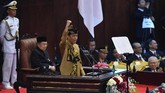 Dalam pidato kenegaraannya, Presiden Jokowi meminta lembaga negara tidak alergi terhadap kritik, meminta izin pemindahan ibu kota, serta menyinggung peran parpol, baik pendukungnya maupun oposisi. (ANTARA FOTO/Sigid Kurniawan/ama)