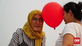 Beragam perlombaan diselenggarakan dalam rangka memperingati HUT ke-74 RI di Kampung Cicayur, Tangerang, Sabtu(17/8). (CNN Indonesia/Daniela)