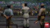 Tepat pada hari Jumat 17 Agustus 1945 pukul 10.00 pagi, di Jalan Pegangsaan Timur No.56. Pembacaan naskah proklamasi yang berlanjut pengibaran Sang Saka Merah Putih menandakan Indonesia merdeka. (CNN Indonesia/Adhi Wicaksono)