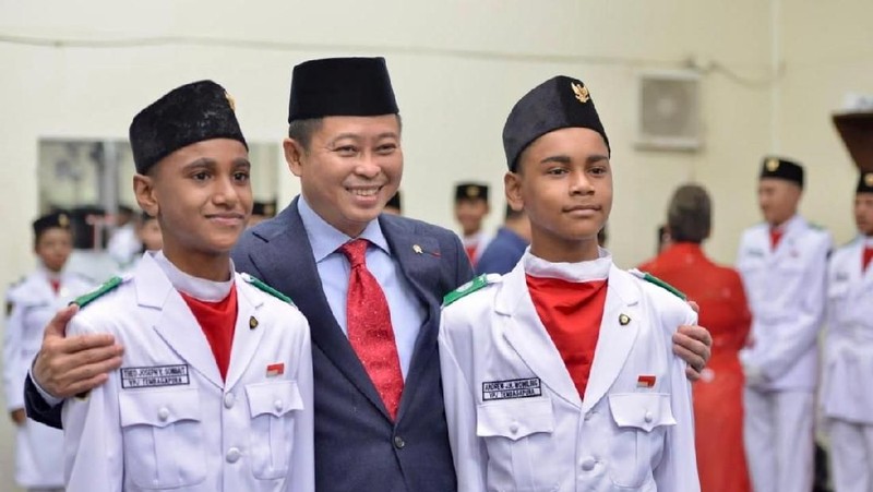 Jonan jadi menteri ESDM pertama yang memimpin upacara bendera kawasan tambang Freeport Papua.