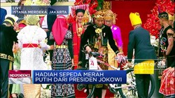 Lagi, Jokowi Bagikan Hadiah Sepeda di HUT RI Ke-74