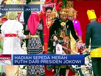 Lagi, Jokowi Bagikan Hadiah Sepeda di HUT RI Ke-74