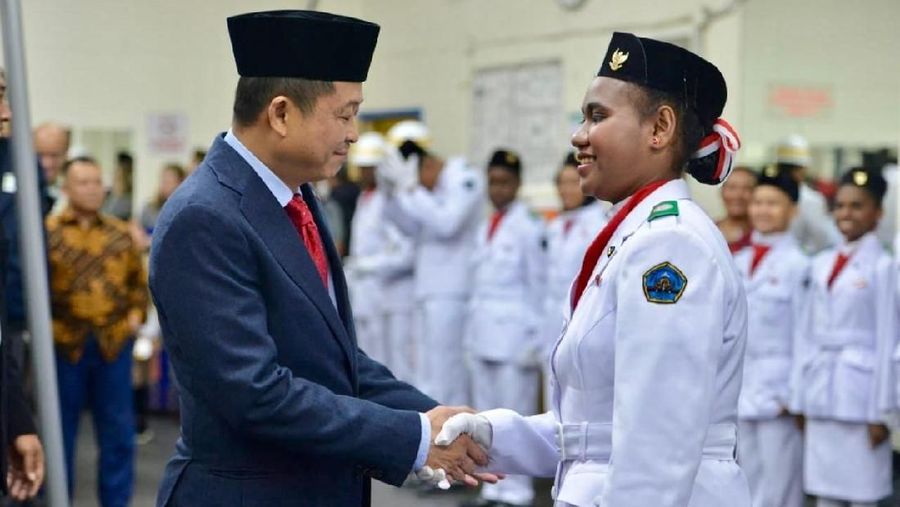Jonan jadi menteri ESDM pertama yang memimpin upacara bendera kawasan tambang Freeport Papua.