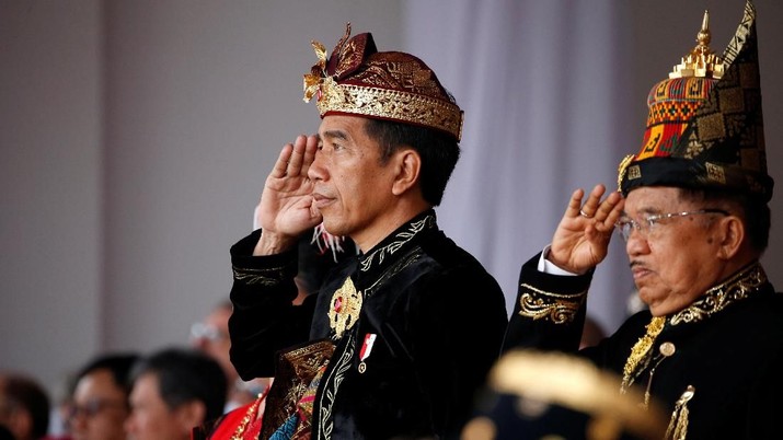 Pakai Baju Adat Bali Jokowi  Pimpin Upacara Kemerdekaan RI