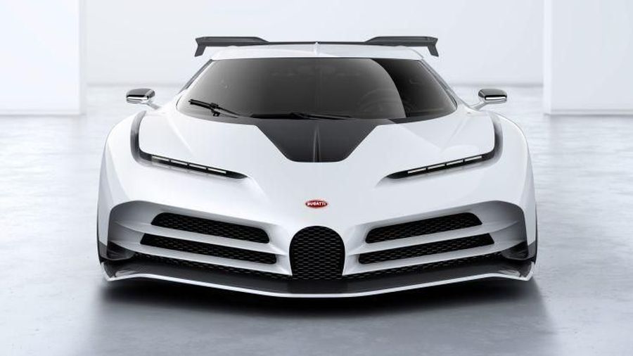 Produsen mobil asal Perancis ini menamai Centodieci sebagai mobil super coachbuilt sekaligus untuk memperingati peringatan ke-110 usia Bugatti.