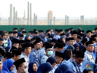 Hukuman PNS Nyinyir ke Pemerintah: Potong Gaji & Pecat!