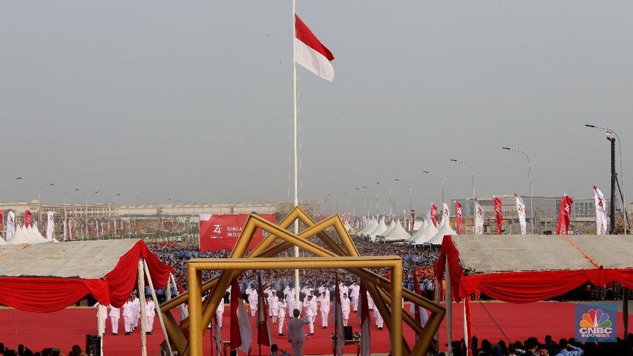 Ini merupakan kali pertama Pemprov DKI Jakarta menggelar upacara peringatan Hari Ulang Tahun (HUT) ke-74 RI di kawasan Pulau Reklamasi