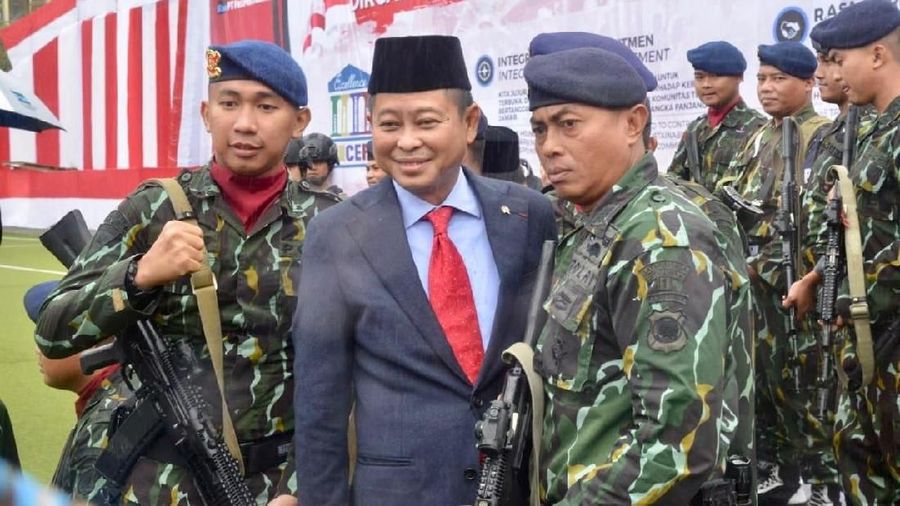 Jonan jadi menteri ESDM pertama yang memimpin upacara bendera kawasan tambang Freeport Papua.