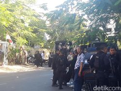 Ini yang Membuat Polisi Tembakkan Gas Air Mata ke Asrama Mahasiswa Papua Ini yang Membuat Polisi Tembakkan Gas Air Mata ke Asrama Mahasiswa Papua