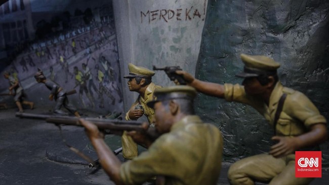 Bak berselancar dalam lorong waktu, pengunjung dibawa dalam suasana bersejarah. Berawal dari Belanda yang menjajah pada masa kolonial selama 350 tahun, Inggris menjajah selama 5 tahun, kemudian diakhiri Jepang yang menjajah selama 3,5 tahun sebelum akhirnya Indonesia bisa merdeka. (CNN Indonesia/Adhi Wicaksono)